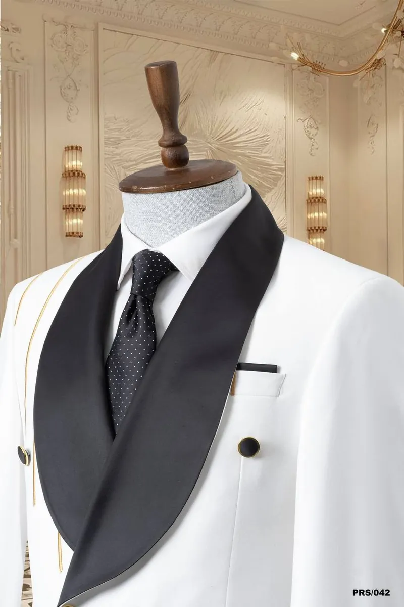 Gold Line Detail Shawl Lapel Men's Tuxedo – view 10