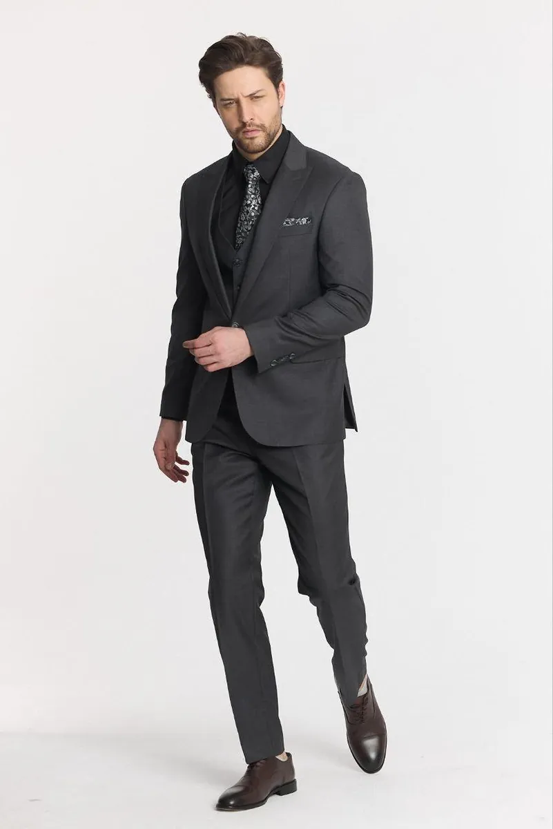 Charcoal Grey Three-Piece Men's Suit with Peak Lapel – view 2