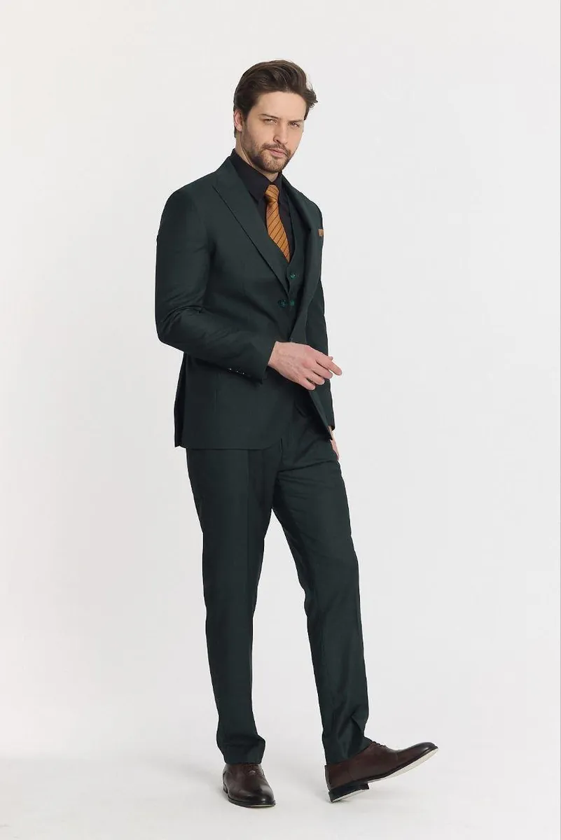 Emerald Green Three-Piece Men's Suit with Peak Lapel – view 2