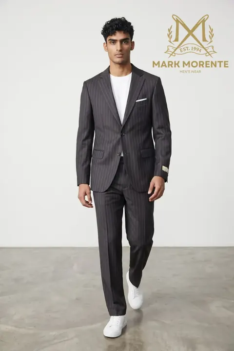 Traje de dos piezas grafito de raya diplomática, traje de dos piezas de Mark Morente, vista frontal