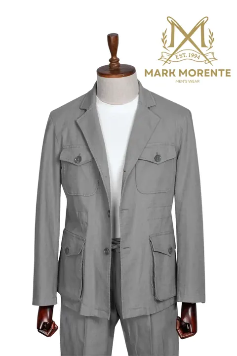 Safarianzug in Grau mit aufgesetzten Taschen, safarianzug von Mark Morente, Vorderansicht