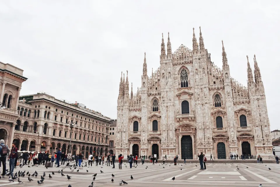 Milan Cathedral (Duomo di Milano) and piazza